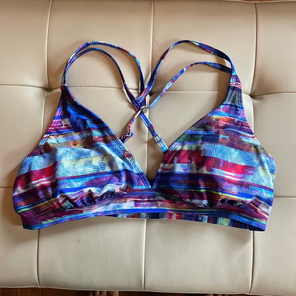 Athleta Brand Bikini top . New without tags . Sz XL adjustable. removable pads